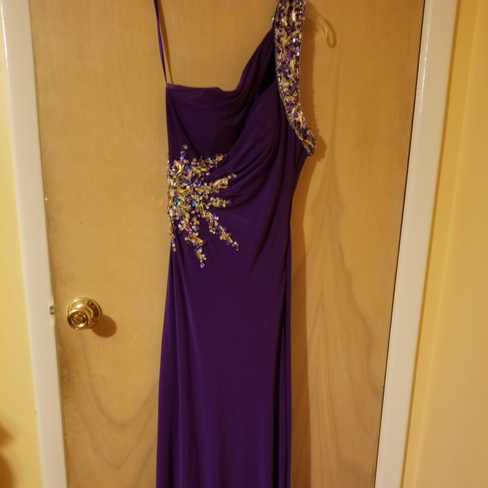 Long gown one shoulder burble with crystal - Picture 2 of 2